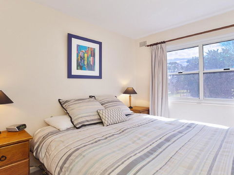 2 'Sunnie Belle' 3 Victoria Parade- Water Views Over Nelson Bay Foreshore - Cruises Travel 1