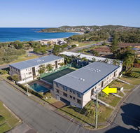 2 'The Dunes' 38 Marine Drive - pool tennis court and so close to the beach - Cruises Travel