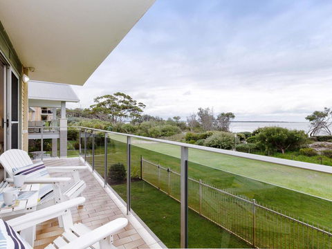 2 'The Helm' 22 Voyager Cl - Stunning Waterfront Unit With Air Conditioning - Cruises Travel 0
