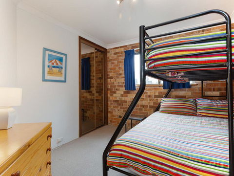 2 'Yachtsman Rest', 37 Victoria Parade - Foxtel, Aircon, Waterviews - Cruises Travel 3