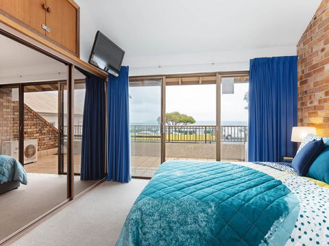 2 'Yachtsman Rest', 37 Victoria Parade - Foxtel, Aircon, Waterviews - Cruises Travel 2