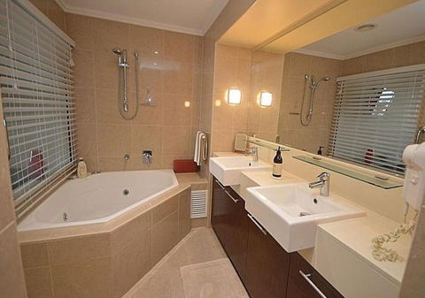 2 BDR/Apt/Foxtel/WiFi/Pool/parking/Spa/Hervey Bay - Travel Search 2