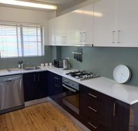 2 Bed Bar Beach Apartment - stroll to beach  cafes supermarket apartment 6 - Tourism Guide