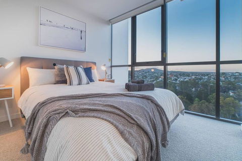 2 Bed Brisbane Resort Apartment - Tourism Guide 3