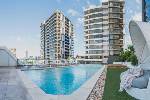 2 Bed Brisbane Resort Apartment - Tourism Guide 0