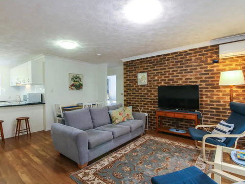 2 Bedroom St Lucia Apartment Close To UQ And CityCat - Cruises Travel 0