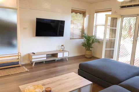 2 Bedroom, SHORT Walk To CBD,BEACH And DARBY ST - Tourism Guide 0