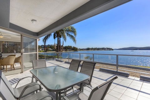 2 The Shores Soldiers Point - Waterfront - Uninterrupted Water Views INCLUDING ALL LINEN & TOWELS, Free Wi-Fi - Travel Agents 0