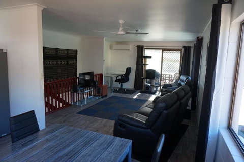 2-29 Rumbalara Avenue - Rainbow Beach, Bring Your Dog Or Your Cat Or Bring Both, Free Wi-Fi - Tourism Guide 0