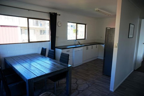 2-29 Rumbalara Avenue - Rainbow Beach, Bring Your Dog Or Your Cat Or Bring Both, Free Wi-Fi - Tourism Guide 2