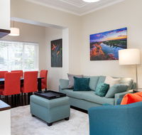 2-Bed Balmain Retreat with Outdoor Patio - Cruises Travel