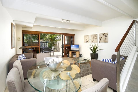 2/61 Noosa Parade - Tourism Guide 1