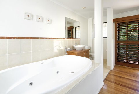 2/61 Noosa Parade - Tourism Guide 2