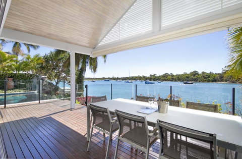 22 Noosa Parade - Tourism Guide 1