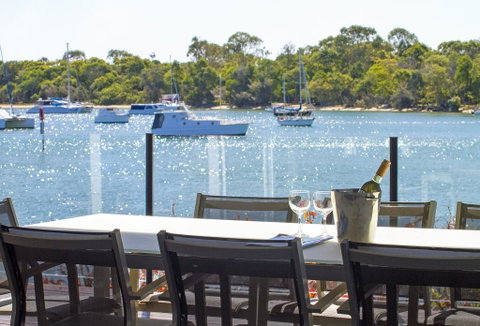 22 Noosa Parade - Tourism Guide 2