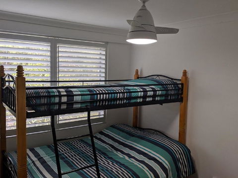 24 'The Poplars', 34 Magnus Street - Views, Aircon, WIFI, Netflix & Pool - Cruises Travel 3