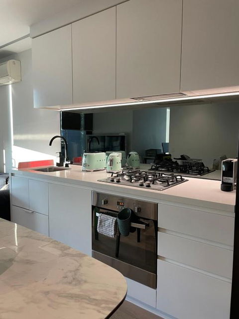 C&S Stay- Melbourne CBD - Tourism Guide 3