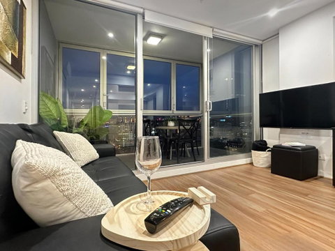 CBD Penthouse View Apartment - Tourism Guide 0