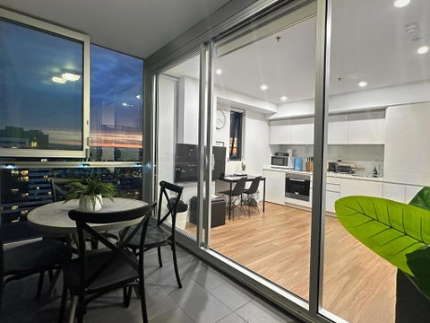 CBD Penthouse View Apartment - Tourism Guide 2