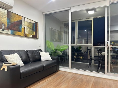CBD Penthouse View Apartment - Tourism Guide 1