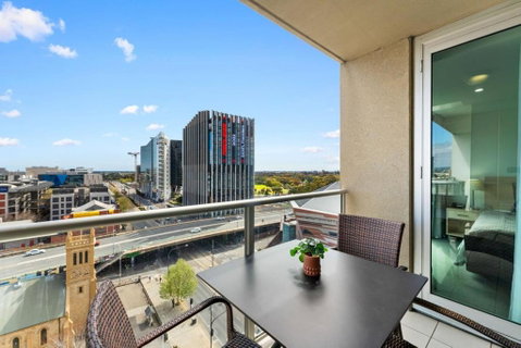 CBD Modern 2BR Free Parking - Tourism Guide 4