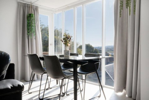 City Escape - Stylish Modern Apartment - Tourism Guide 3