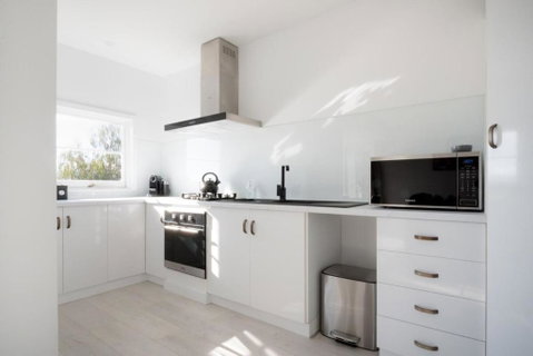 City Escape - Stylish Modern Apartment - Tourism Guide 4
