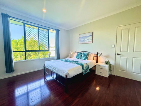 Cozy Share Suite In Coopers Plains - Double Room With Private Bathroom - Tourism Guide 0