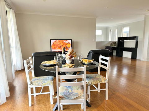 Cozy Share Suite In Coopers Plains - Double Room With Private Bathroom - Tourism Guide 2