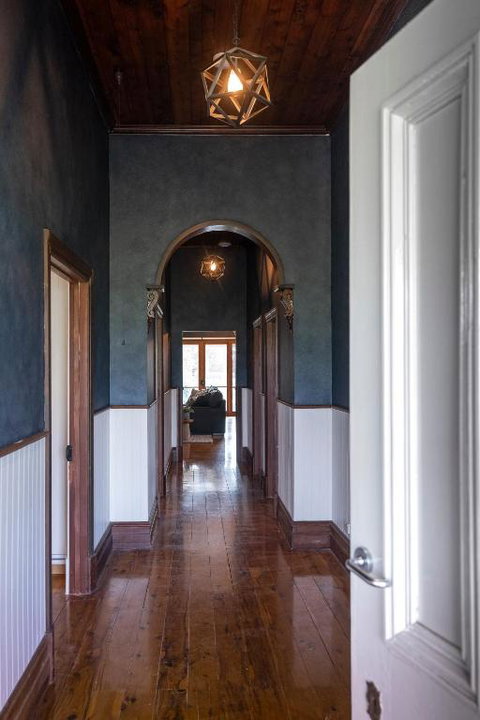 Dal Zotto Homestead & Studios - Travel Agents 2