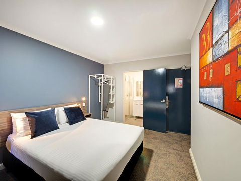28 Hotel - Tourism Guide 1