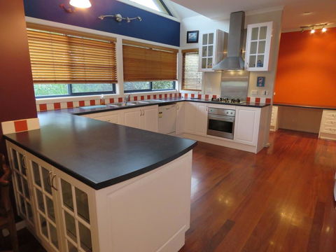 29 Church St, Cowes - Large Holiday House Close To Shops And Beach - Cruises Travel 0
