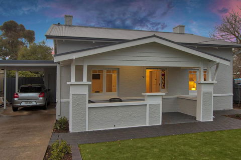 2BR Cottage With Parking Close To Adelaide CBD - Travel Search 0