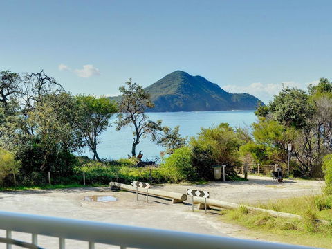 3 'Albacore', 12 Ondine Close - Waterfront, Pool, Lift & Views - Cruises Travel 0