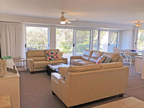 3 'Albacore', 12 Ondine Close - Waterfront, Pool, Lift & Views - Cruises Travel 1