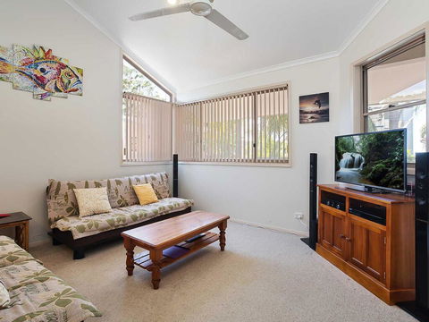 3 'Ambleside' 9 Shoal Bay Avenue - Air Con, WIFI And Close To The Water And Shoal Bay Shops - Cruises Travel 2