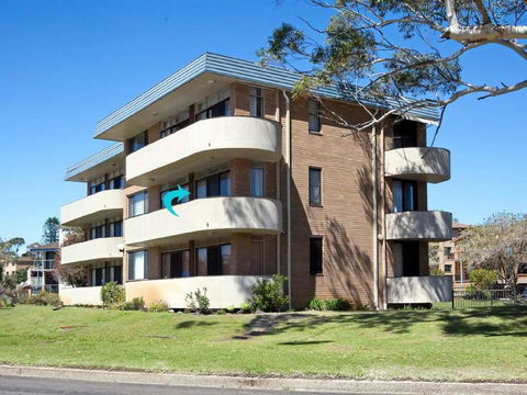 3 'COLUMBIA', 12 COLUMBIA CLOSE - LARGE UNIT WITH FANTASTIC WATER VIEWS - Cruises Travel 3