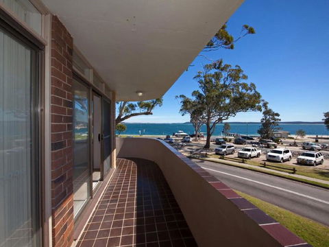 3 'COLUMBIA', 12 COLUMBIA CLOSE - LARGE UNIT WITH FANTASTIC WATER VIEWS - Cruises Travel 1