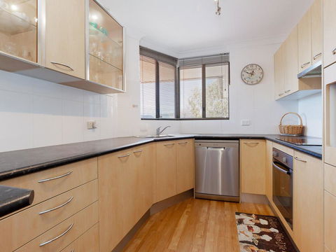 3 'ENDEAVOUR', 13 ONDINE CL - LARGE THREE BEDROOM UNIT WITH FILTERED WATER VIEWS - Cruises Travel 3