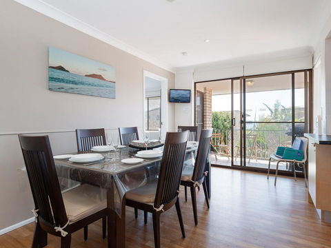 3 'ENDEAVOUR', 13 ONDINE CL - LARGE THREE BEDROOM UNIT WITH FILTERED WATER VIEWS - Cruises Travel 1