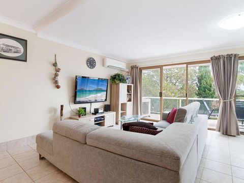 3 'Frangipani', 30 Leonard Avenue - Great Townhouse With Air Con - Cruises Travel 3