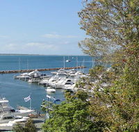 3 'Paradiso' 4 Laman Street - aircon pool heart of town water views - Cruises Travel