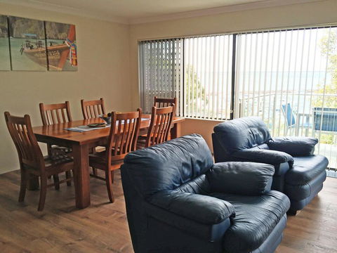 3 'Paradiso', 4 Laman Street - Aircon, Pool, Heart Of Town, Water Views - Cruises Travel 3