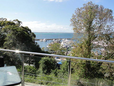 3 'Paradiso', 4 Laman Street - Aircon, Pool, Heart Of Town, Water Views - Cruises Travel 1