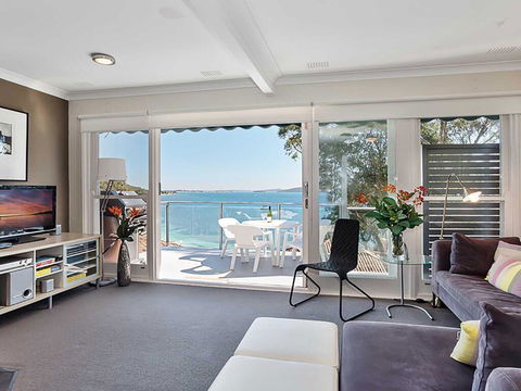 3 'Sebastapol' 66 Thurlow Avenue - Gorgeous Unit Overlooking Dutchies Beach - Cruises Travel 2
