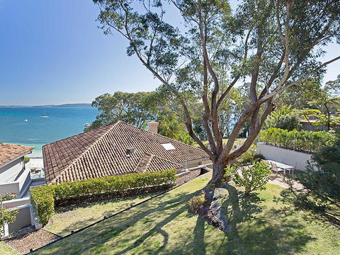 3 'Sebastapol' 66 Thurlow Avenue - Gorgeous Unit Overlooking Dutchies Beach - Cruises Travel 3