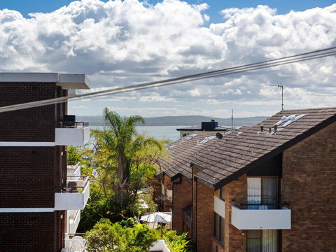 3 'The Commodore' , 9-11 Donald Street - Great Unit In The Heart Of Town - Cruises Travel 0