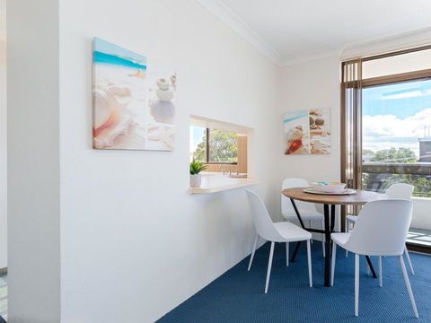 3 'The Commodore' , 9-11 Donald Street - Great Unit In The Heart Of Town - Cruises Travel 1
