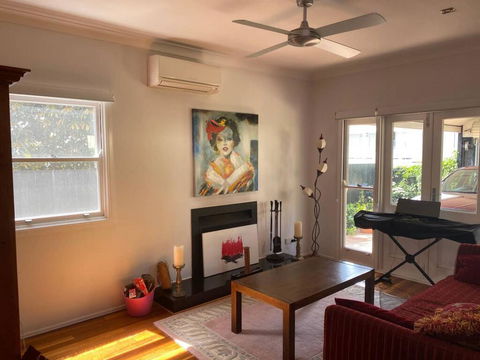 3 Bedroom Character Home Near CBD - Cruises Travel 2