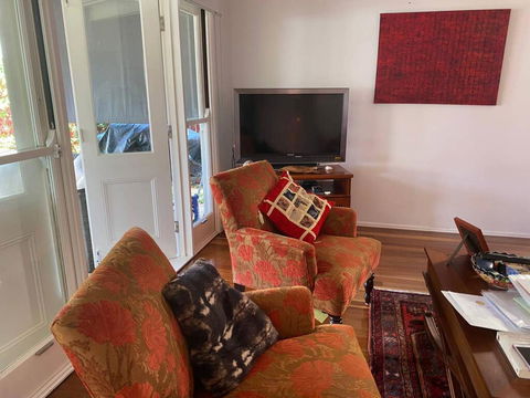 3 Bedroom Character Home Near CBD - Cruises Travel 0